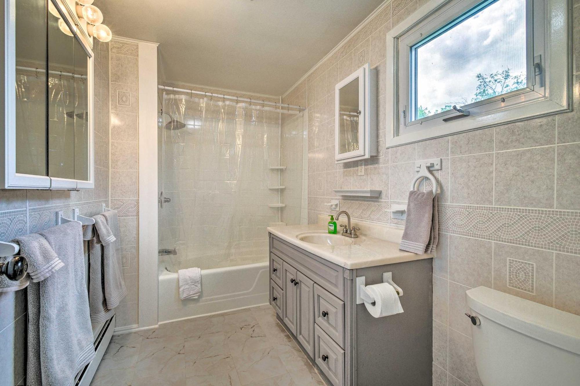 Roomy Montour Falls Retreat With Private Pool! Zewnętrze zdjęcie